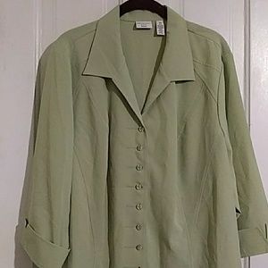 Wimens button up top